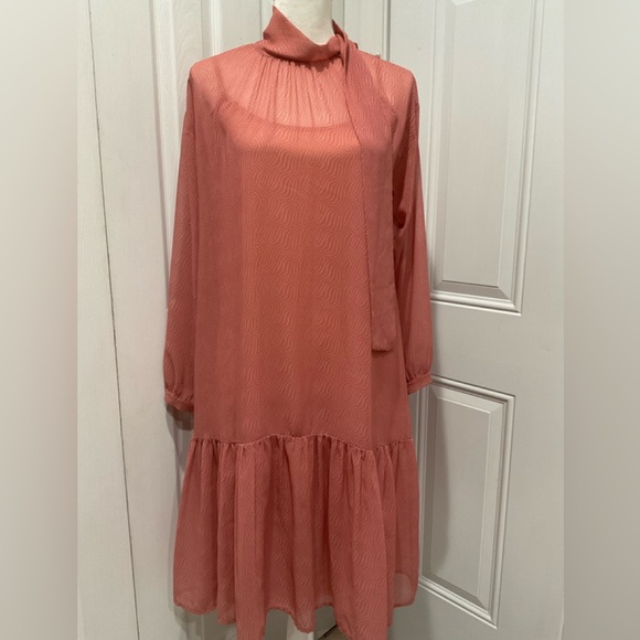 ❄️Ottod’Ame NWOT Thin Silky Polyester Neck Tie Sleeves Ruffled Hem Dress, 6